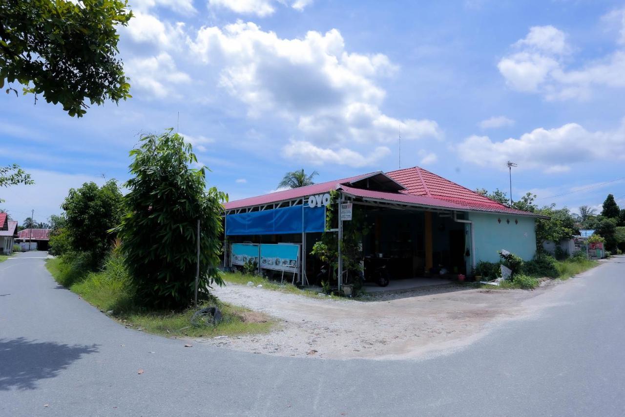 Oyo 2692 Penginapan Mba Ros Banjarbaru Exterior foto