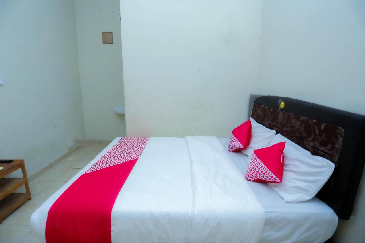 Oyo 2692 Penginapan Mba Ros Banjarbaru Exterior foto